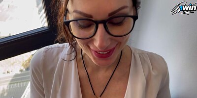 Whore secretary paid the waiter with sex