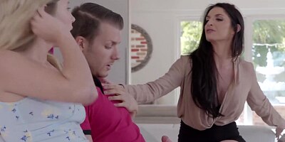Family Hookups - Step Family Threesome With Gorgeous Silvia Saige & Carolina Sweet
