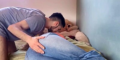 My cousin wakes me up from a nap by touching me