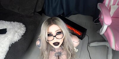 Gothic Slut Takes Deep In Mouth And Takes A Lot Of Cum On Face Bukkake