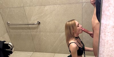I couldn't resist sucking a dick at the mall