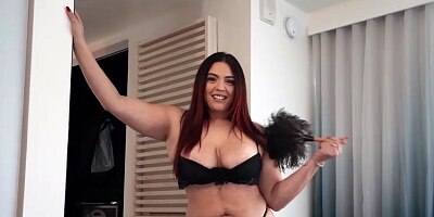 REALITY KINGS - Curvy Hotel Maid Scarlett Venom Takes Off Her Uniform & Gives Customer A Proper Fuck