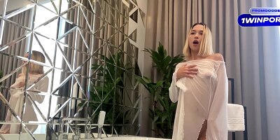 A Wet Blonde Gets Fucked In The Bathtub