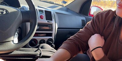 While Waiting for Roadside Assistance, Cute Girlfriend Gives a Quick Blowjob in the Car.