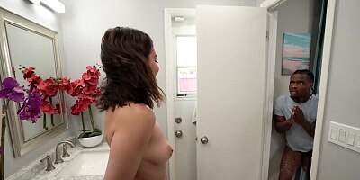 BANGBROS - Violet Starr gets out of the shower to find a huge hard dick waiting for her