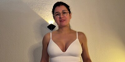 Nerd girl with glasses gets excited in the gym and fucks her gym crush