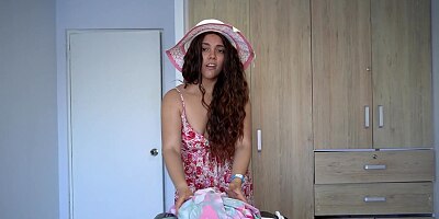 Madrastra MILF me vio masturbandome y me follo - Thepaug