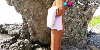 Wild beach walk with blowjob and cum on face and glasses