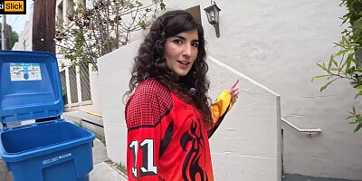 Big Ass Arab Influencer Loves Sucking & Fucking Cameraman's Cock