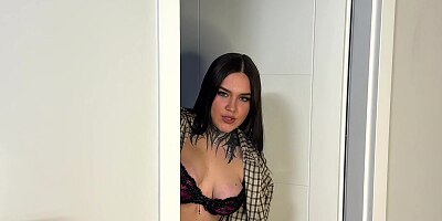 Stepsister caught her brother with a boner and helped him cum quickly