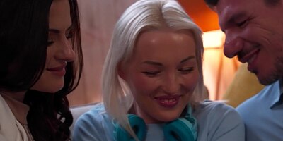 MOMxxx Big boobs MILF Billie Star shares hard cock with petite blonde Lovita Fate FFM threesome