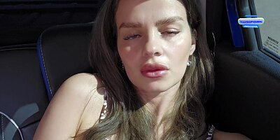 I was driving to work in a taxi and decided to masturbate my pussy in public