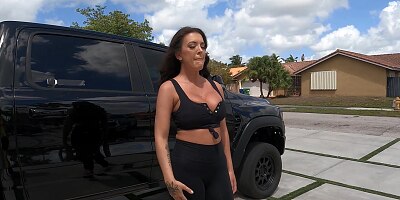 Elizabeth Skylar Fucks The Mechanic To Get Back At Her Ex