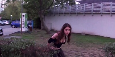 Outdoor extreme fun in front of strangers