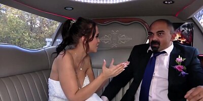 HUNT4K. Enticing bride-to-be rocks out with injured guy before husband