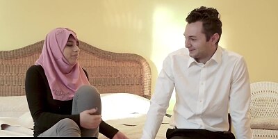 Curious Muslim Ella Knox Bangs Her Step Mother's Boyfriend - Hijab Hookup