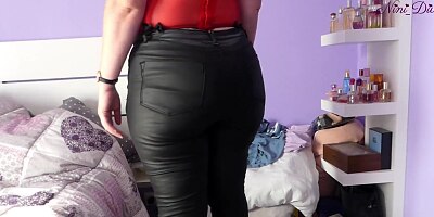I go to my step sister's bedroom to fuck her huge ass!
