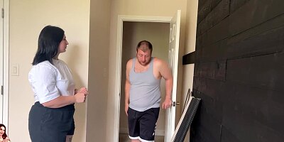 Horny Housewife Demands Dick From Mover