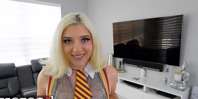 MOFOS - Naughty Babe Gia OhMy Wakes Up Muscular JMac Desperate To Ride His Big Cock