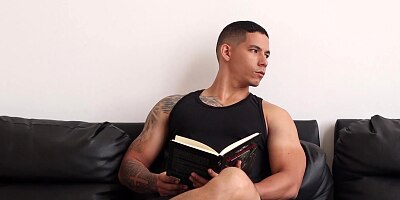 I have an affair with my employee and she ends up sucking my cock