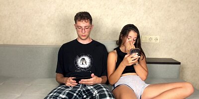 STEP BRO JERK OFF CLOSE TO STEP SISTER! I DIDN'T EXPECT HE HAS SUCH EXPERIENCED FINGERS! ORGASM