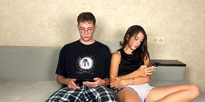 STEP BRO JERK OFF CLOSE TO STEP SISTER! I DIDN'T EXPECT HE HAS SUCH EXPERIENCED FINGERS! ORGASM