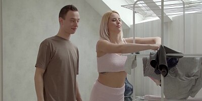 21 SEXTURY - Hot Blonde Amy Douxxx Gets A Huge Cumshot On Face After Sensual Fuck