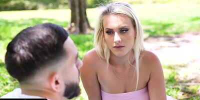 Family Strokes - Gorgeous Blonde Vixen With Huge Jiggly Booty Rides Her Athletic Stepbrother